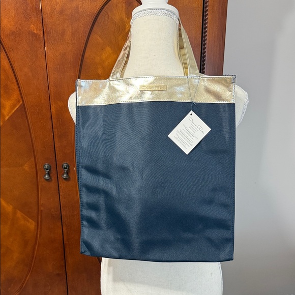 ✨SOLD✨Oscar de la Renta Navy and Gold Tote Bag - Picture 1 of 6
